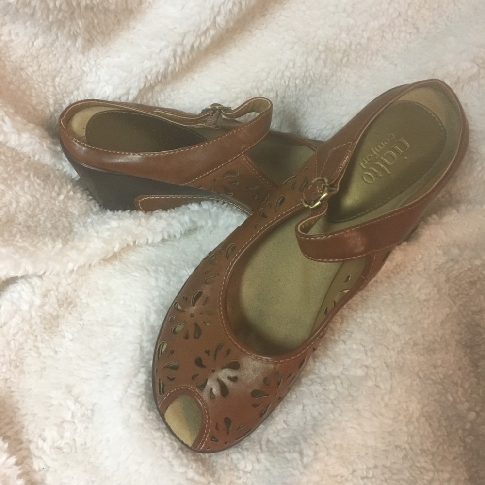 Rialto size 10M gorgeous shoes.